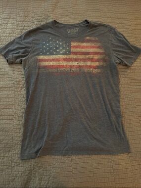 Gray Men's Short-Sleeve Tee with Faded American Flag Graphic